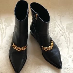 Beautiful Italian black leather boots excellent condition